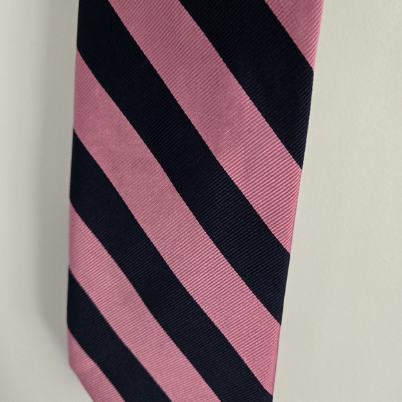 Jos. A. Bank Silk Pink and Black Diagonal Striped Tie - Picture 4 of 8